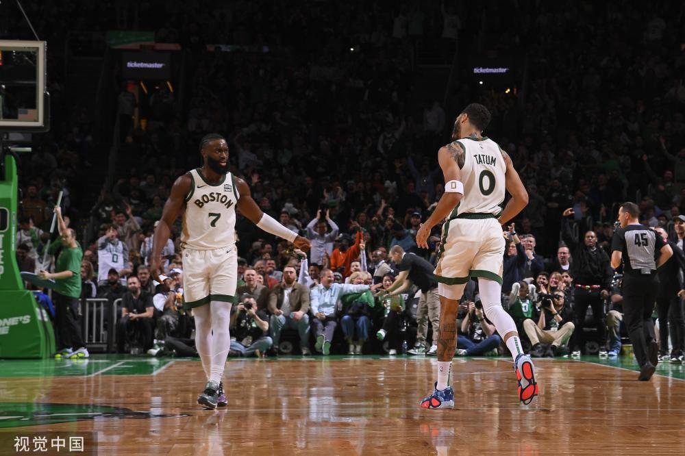 一件亮橙色 一件亮橙色